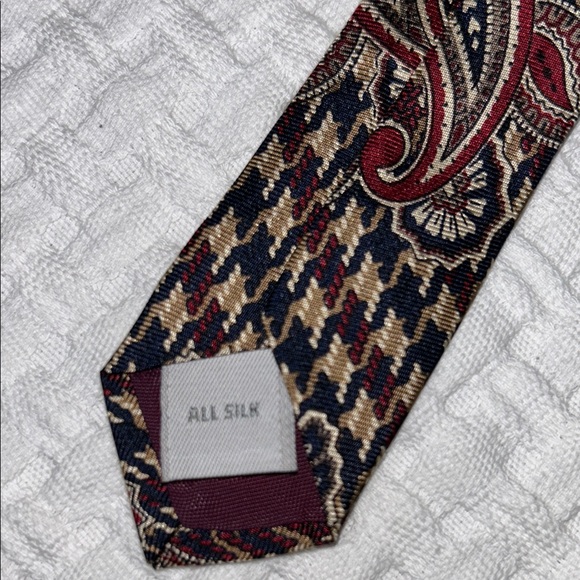 Pierre Cardin Gold and Red Paisley Tie Set - Picture 7 of 9